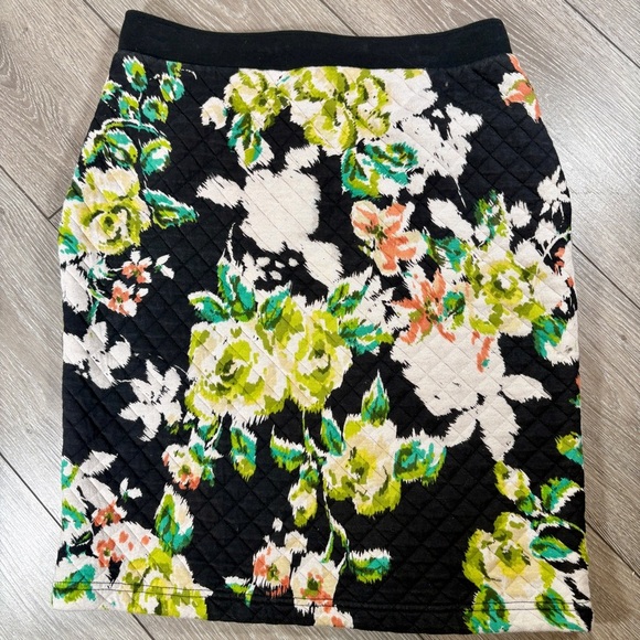 Anthropologie Black and Green Floral Quilted Pencil Skirt - Picture 2 of 7
